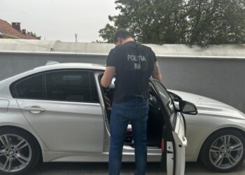 VIDEO // A convins două tinere să presteze servicii sexuale pe internet, apoi a fost reținut de polițiști