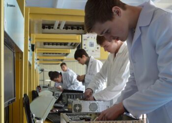 Peste 3500 de tineri au fost admişi în acest an la studii bugetare în colegii şi centre de excelenţă