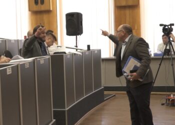 VIDEO // Scandal la Primăria Bălți. Petkov a ieșit enervat de la ședința CMB: „Înecați-vă cu ea…”