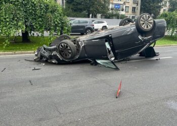 FOTO / A spulberat un pieton și a fugit de la locul accidentului. Un tânăr de 26, reținut