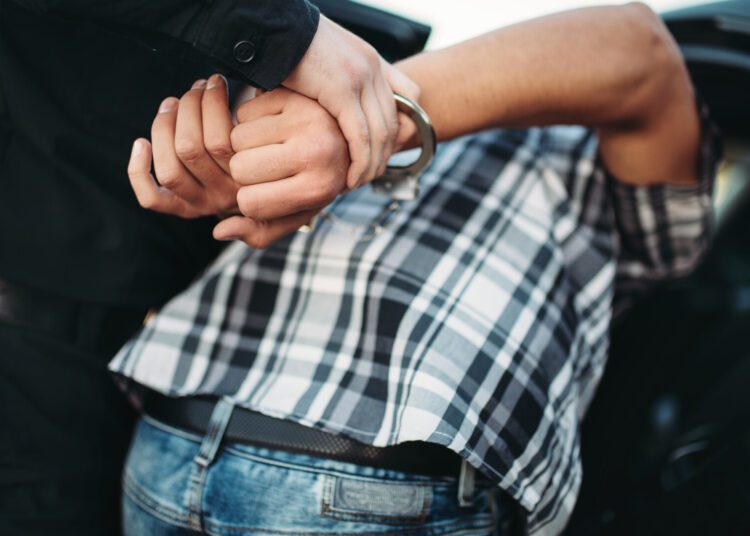 VIDEO // Au convins un tânăr să investească în criptovalută, apoi l-au bătut și i-au luat banii într-un parc din Chișinău