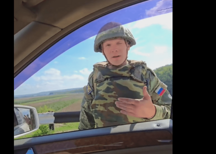 VIDEO | „Tu, cetățean al Rusiei, o să mă reții în țara mea?”. Conflict la punctul de control din zona de securitate