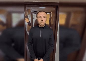 VIDEO | Un tânăr de 28 de ani, reținut de oamenii legii, după ce a furat bani de la o femeie