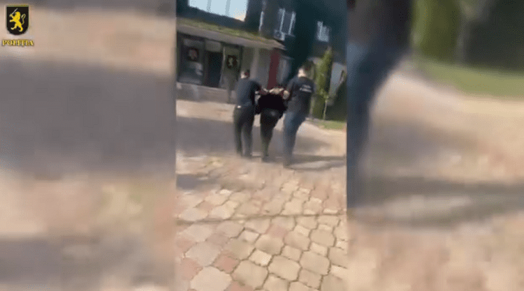 VIDEO | Tânăr din Sîngerei, reținut pentru comercializarea drogurilor