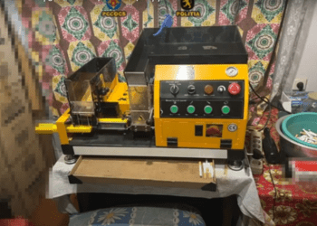 VIDEO | Doi frați din Bălți și-au deschis o afacere clandestină de țigări. Oamenii legii au ridicat marfă în valoare de 500 de mii de lei