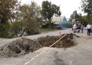 FOTO // O stradă din Bălți rămâne blocată din cauza alunecărilor de teren. Două familii au fost evacuate