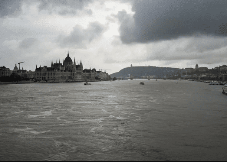 Nivelul apei Dunării poate crește cu 120 cm într-o zi. Alertă totală de inundații în Ungaria