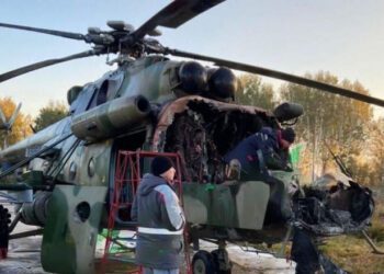 VIDEO | Doi elevi din Rusia au dat foc unui elicopter militar, după ce un necunoscut le-a promis 20.000 de dolari. Este al doilea incident