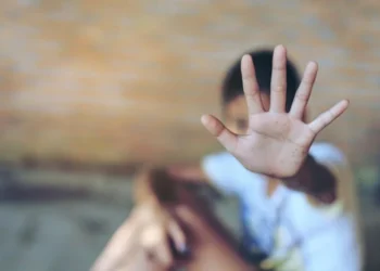 Coșmarul trăit de un copil de 9 ani. A fost violat de trei minori la o școală din Florești