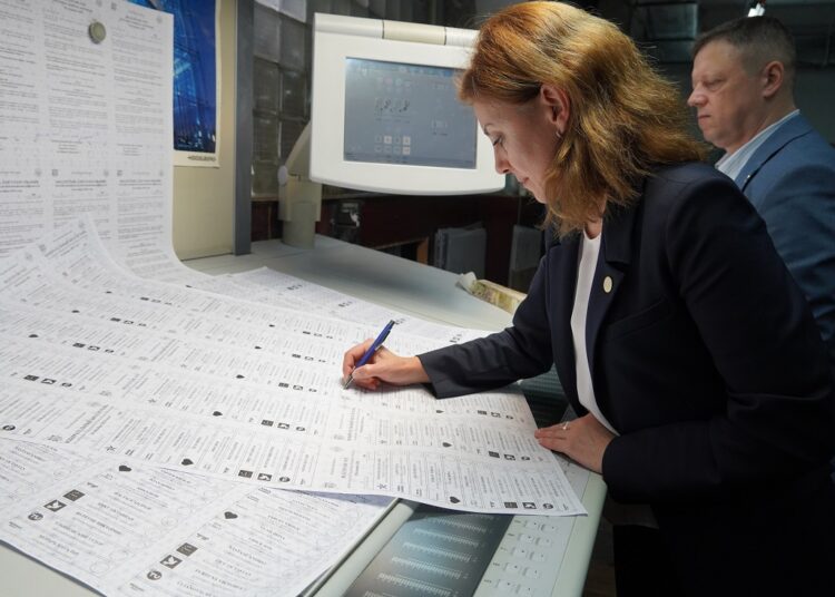 FOTO / CEC a început tipărirea buletinelor de vot pentru secțiile de votare din R. Moldova