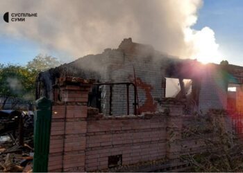 Un cartier din Sumî, lovit de rachete rusești: cel puțin trei persoane au decedat