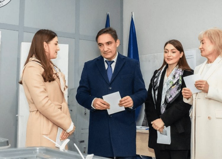 Mezina lui Alexandr Stoianoglo lucrează în Europa. Are un tată pro-rus care a boicotat referendumul