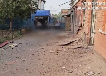 Cel puțin șapte civili au fost uciși în timpul bombardamentelor rușilor asupra unei piețe din Herson