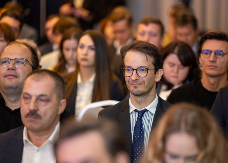 Barometrul antreprenorilor: 1000 de persoane și-au exprimat opinia privind perspectivele economice ale țării și procesul de aderare la UE