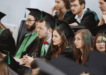 15 studenți și elevi vor primi bursa prezidențială majorată în acest an de studii