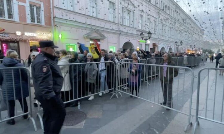 Cozi imense la cele două secții de votare de pe teritoriul Rusiei