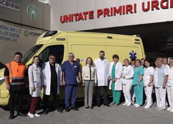 VIDEO | Dimineață cu surprize la spitalul din Bălți. Instituția a primit în dar o ambulanță nouă