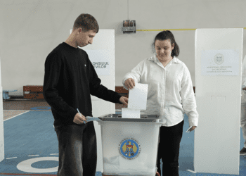 VIDEO | Alegeri la un liceu din Bălți. Elevii au candidat pentru o funcție importantă în școală
