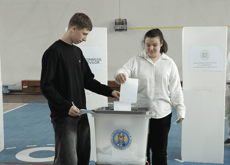 VIDEO | Alegeri la un liceu din Bălți. Elevii au candidat pentru o funcție importantă în școală