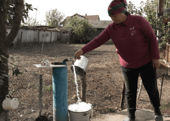 VIDEO | Apă și iluminat stradal pentru locuitorii din comuna Petreni, Drochia. „Satul European” le aduce al treilea proiect de infrastructură