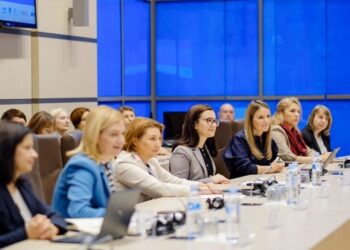 Cristina Gherasimov încurjează bibliotecarii să lupte cu falsurile mediatice