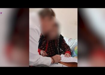VIDEO // Percheziții la domiciliul medicului care ar fi influențat cum să voteze pe cei 25 de alegători dintr-o casă de bătrâni din Comrat