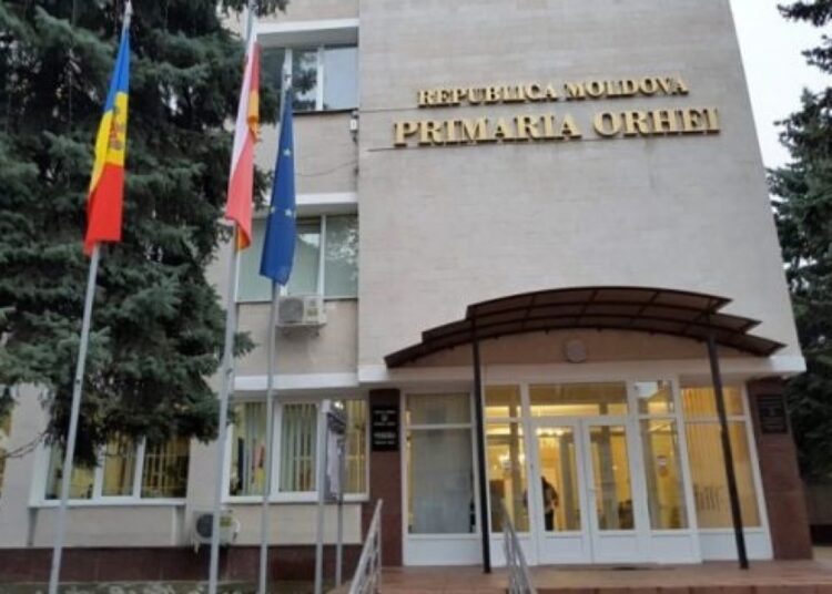 VIDEO / Percheziții la Primăria Orhei. Mai mulți funcționari publici sunt bănuiți de corupere pasivă