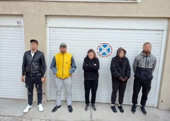 VIDEO // Cinci mii de dolari în schimbul incedierii CEC, dar și a mai multor mașini de poliție. Cinci persoane, reținute