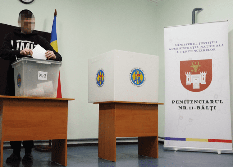 VIDEO // Deținuții din Bălți au votat. Urna mobilă a ajuns la penitenciar în primele ore ale dimineții