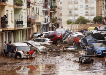 Dezastru în Spania. Unele zone au fost măturate de inundații. Sunt zeci de morți