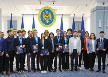 Dublu campionii mondiali la robotică au revenit acasă