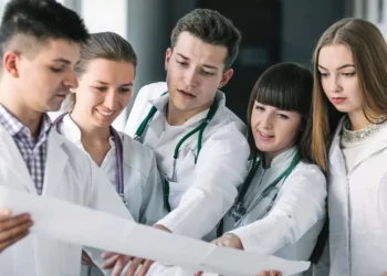 Indemnizațiile pentru tinerii specialiști în medicină – de două ori mai mari