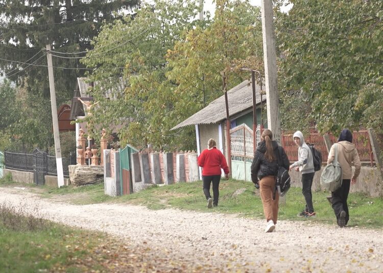 VIDEO // „Satul European” a ajuns la Parcani. Localnicii se simt mai în siguranță