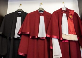 Procurorii și judecătorii vor primi compensații pentru transport și chirie