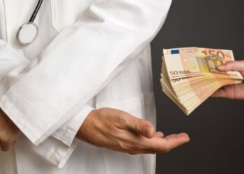 Ar fi luat mită de la pacienți. Un șef de secție de la Spitalul Clinic Republican „Timofei Moșneaga”, cercetat de CNA