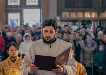 DOC // Din cauza violenței în familie, parohul Ghenadie Valuța nu mai are dreptul de a oferi binecuvântare și a purta cruce preoțească