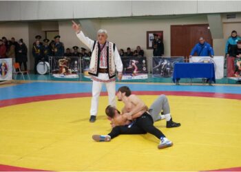 FOTO // Peste 200 de sportivi au participat la Campionatul Național de Trântă, desfășurat după o pauză de cinci ani