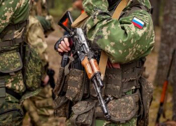 Doi soldați ruși, condamnați la închisoare pe viață după ce au ucis o întreagă familie de nouă persoane în Ucraina ocupată