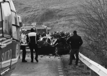 FOTO // Trei moldoveni au decedat în România. Mașina în care se aflau s-a izbit într-un camion