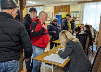 Mai activi ca în primul tur. În primele două ore au votat 147 000 de alegători