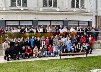 FOTO // Peste 120 de elevi din Rîșcani, Edineț, Ocnița, Dondușeni, Drochia și Soroca vor învăța limba engleză gratuit