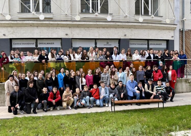 FOTO // Peste 120 de elevi din Rîșcani, Edineț, Ocnița, Dondușeni, Drochia și Soroca vor învăța limba engleză gratuit