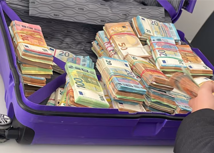 Valiza cu 550.000 de euro de la vamă: Omul lui Șor a fost achitat. PCCOCS va contesta decizia