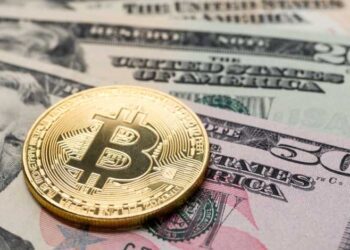 Bitcoin a atins un nou maxim istoric. De ce s-a scumpit moneda virtuală
