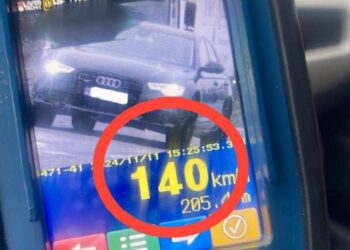 Tânăr din Edineț, fără permis de conducere, stopat de poliție în timp ce se deplasa cu 140 km/h