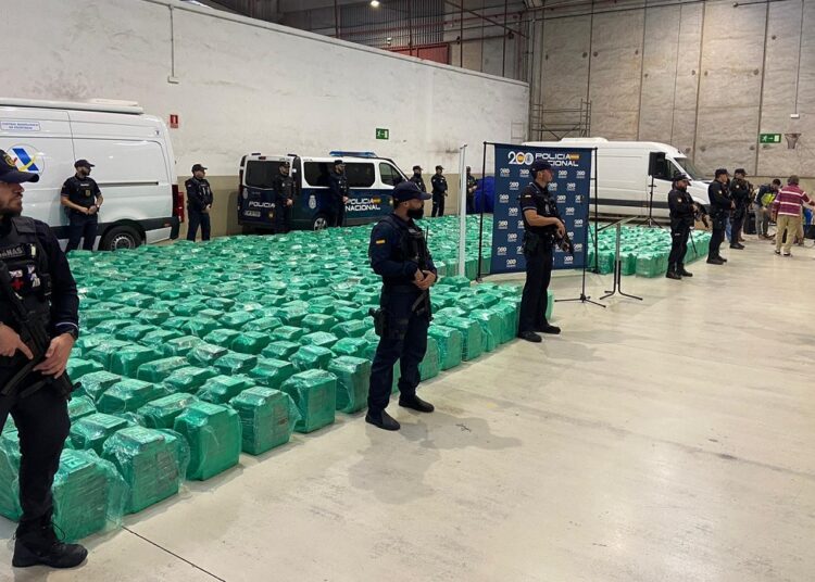 VIDEO // Șef al poliției antifraudă din Spania, arestat. 20 de milioane de euro, găsite în pereții casei sale