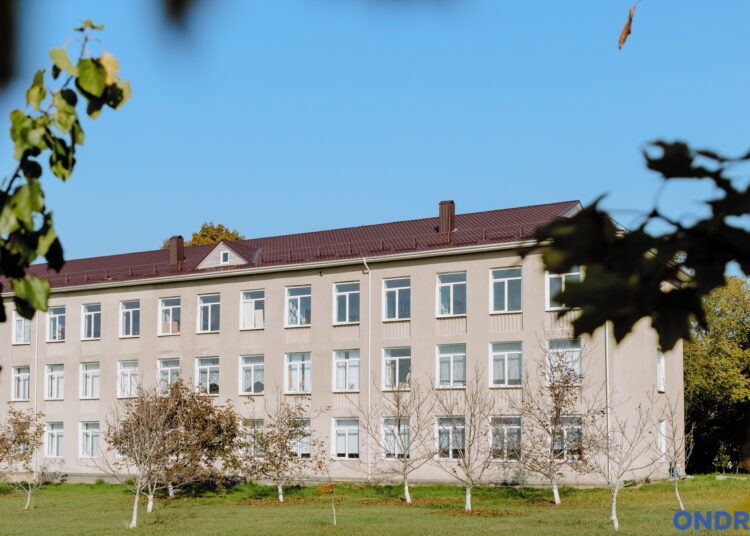 Programul „Satul European”: Acoperișul gimnaziului din satul Mîndîc, raionul Drochia, a fost renovat