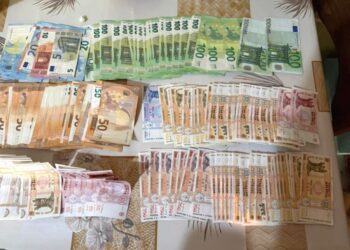 Câte 1000 de lei pentru fiecare permis de conducere eliberat. Doi bărbați, cercetați de CNA