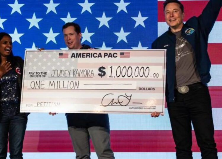 Loterie pentru alegătorii din SUA. Elon Musk are liber să premieze cu un milion de dolari votanții lui Trump