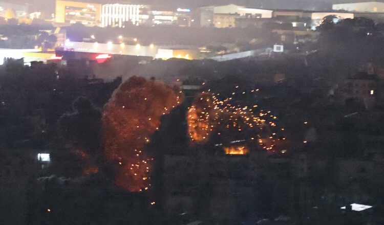 VIDEO // Armata israeliană a bombardat suburbiile sudice ale Beirut. Peste 20 de persoane ucise și în centrul Libanului